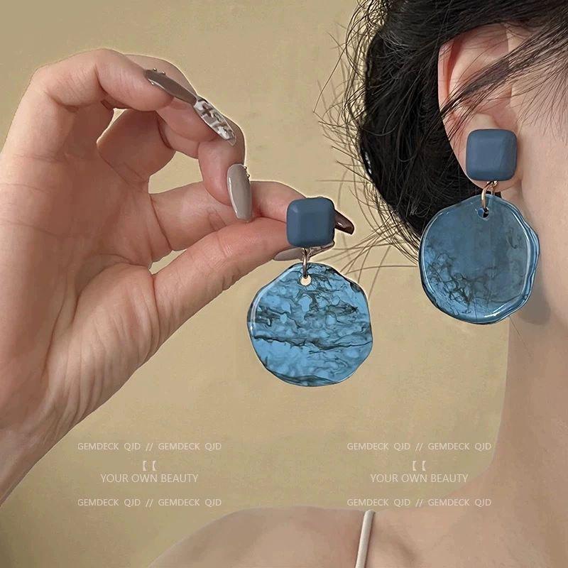 

Fancy Female Crystal South Korea Internet-Famous Elegant Earrings Blue ink earrings