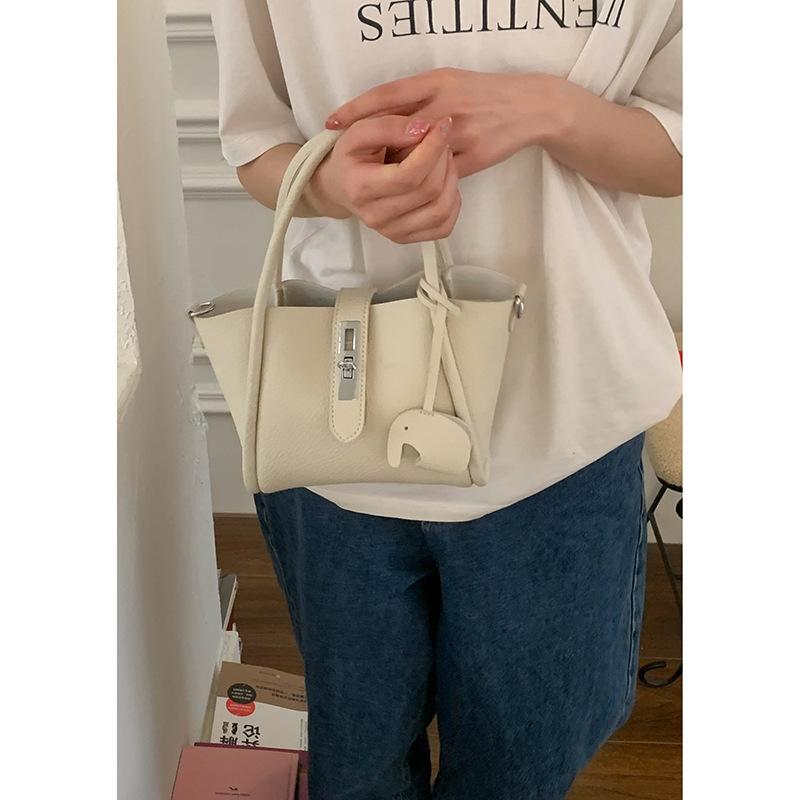 

Niche texture portable vegetable basket bag women s 2025 new fashion retro bucket bag simple and versatile messenger bag бежевий