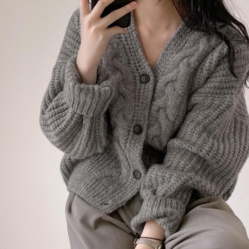 Autumn and Winter New Sweater Women Solid Color Senior Fashion Lazy Wind V-neck Hemp Pattern Knitted Cardigan Senior Sense Coat