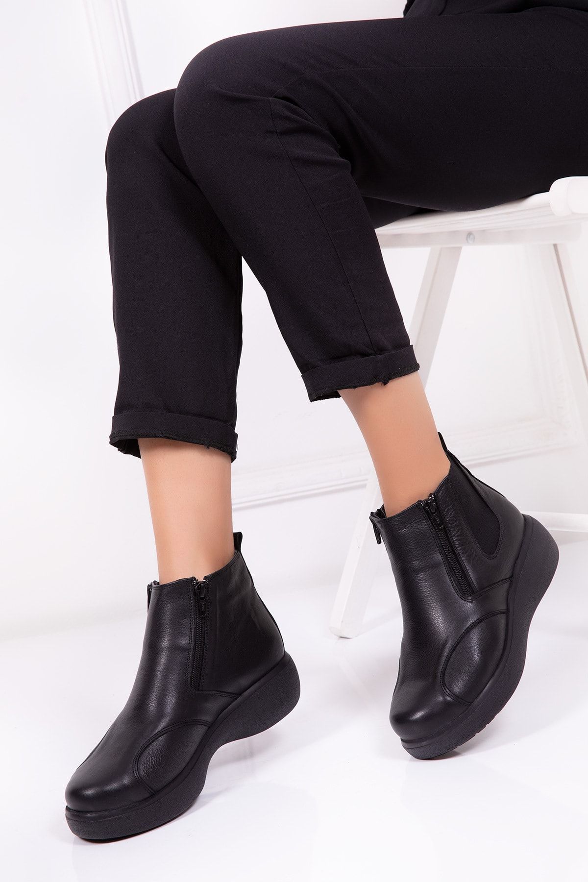 

Women Modern Stylish Fashion Genuine Leather Genuine Leather Anatomical Sole Bone Protrusion Special Boots 35