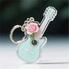 Wunderschöner Gitarren-Schlüsselanhänger-Charm, Acryl-Schlüsselanhänger in Gitarrenform, 2D Niedlicher Rosen-Gitarren-Schlüsselanhänger, Ideal für Musikliebhaber.