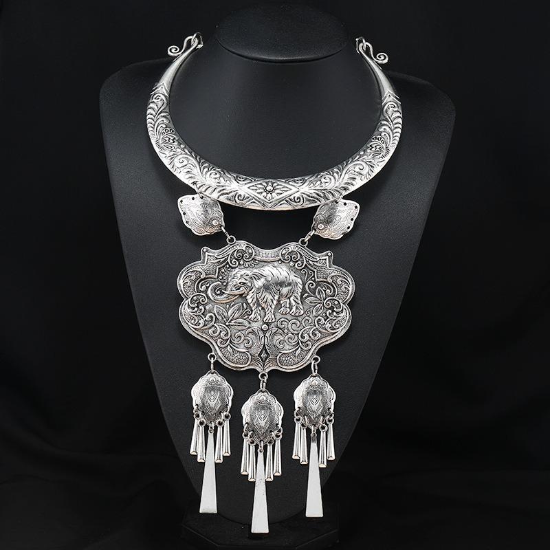A few collars handmade features Dong Miao silver necklace retro dance performance Guizhou Miao accessories women