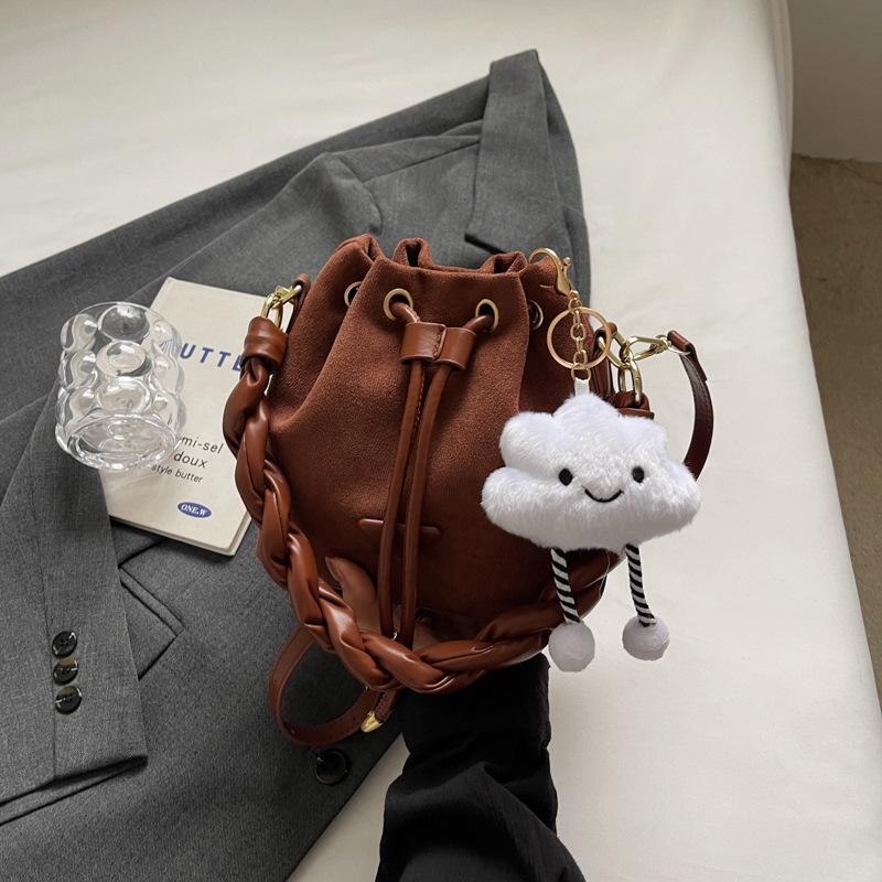 

High value bag women s 2025 new retro shoulder handbag foreign style bucket bag niche fashionable messenger bag