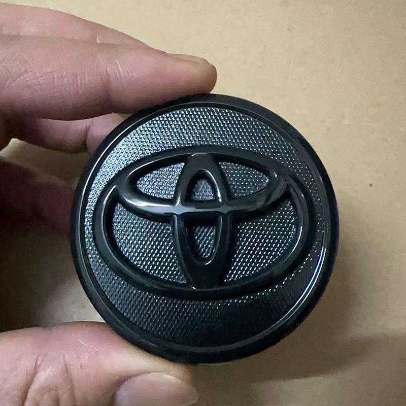 2026 Nové Pro Toyota 57/62mm Dekorativní odznak krytka středového krytu kola auta Krytky nábojů pro Toyota C-hr Rav4 Yaris Hilux Avensis Prius
