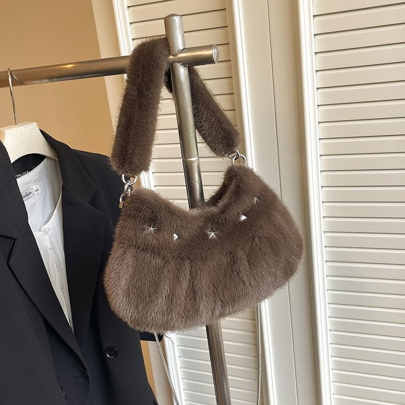 

Cute Plush Winter New Fluffy Shoulder Bag with Strap Hobo Crossbody Bag for Women Casual and Versatile Handle Chain Bag