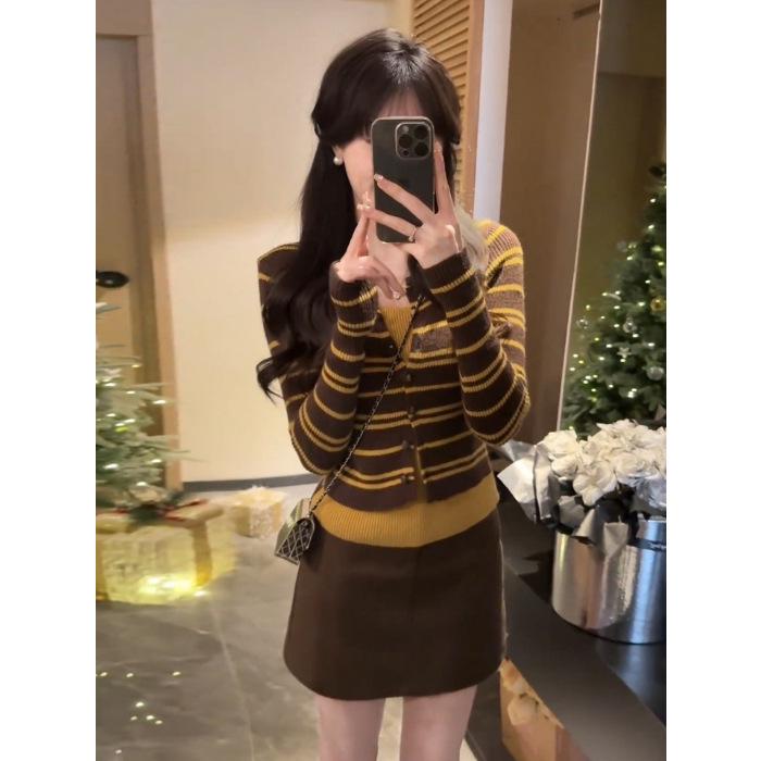 

Women s Slim-Fit Color-Block Striped Knit Sweater - Autumn/Winter Christmas Style, Long Sleeve, Figure-Flattering Large жёлтый