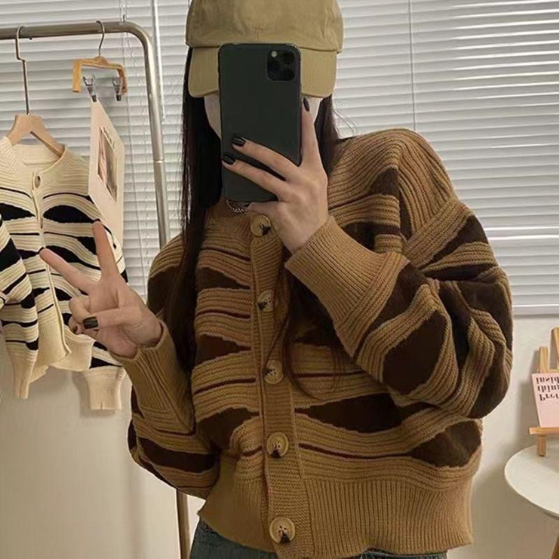 Cardigan Sweater 2023 Autumn Wave Stripe Sweater for Women Design Sense Knitted Cardigan Versatile and Lazy Sweater Female Coat