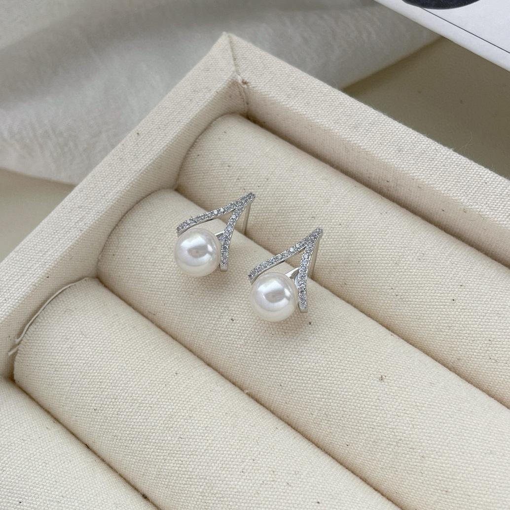 

Diamond-set exquisite pearl stud earrings versatile earrings gentle and simple temperament earrings new 1111 explosion