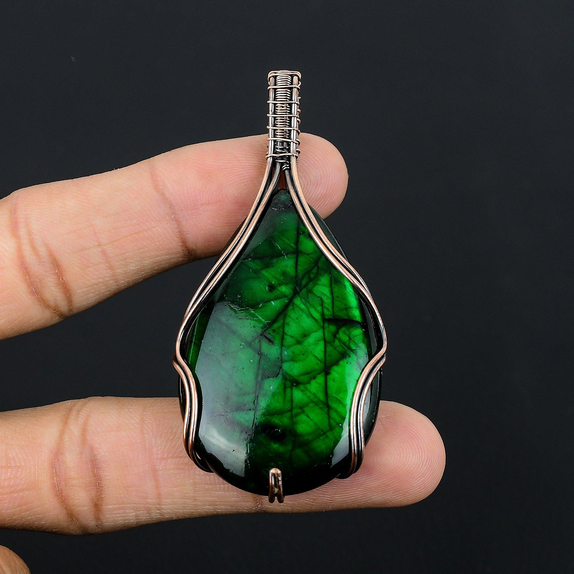 

Подвеска из лабрадорита с зелёной вспышкой, ювелирное изделие из драгоценного камня, подвеска с обмоткой из медной проволоки 999 пробы, украшение ручной работы, подвеска с камнем-талисманом, подарок для него 75.99