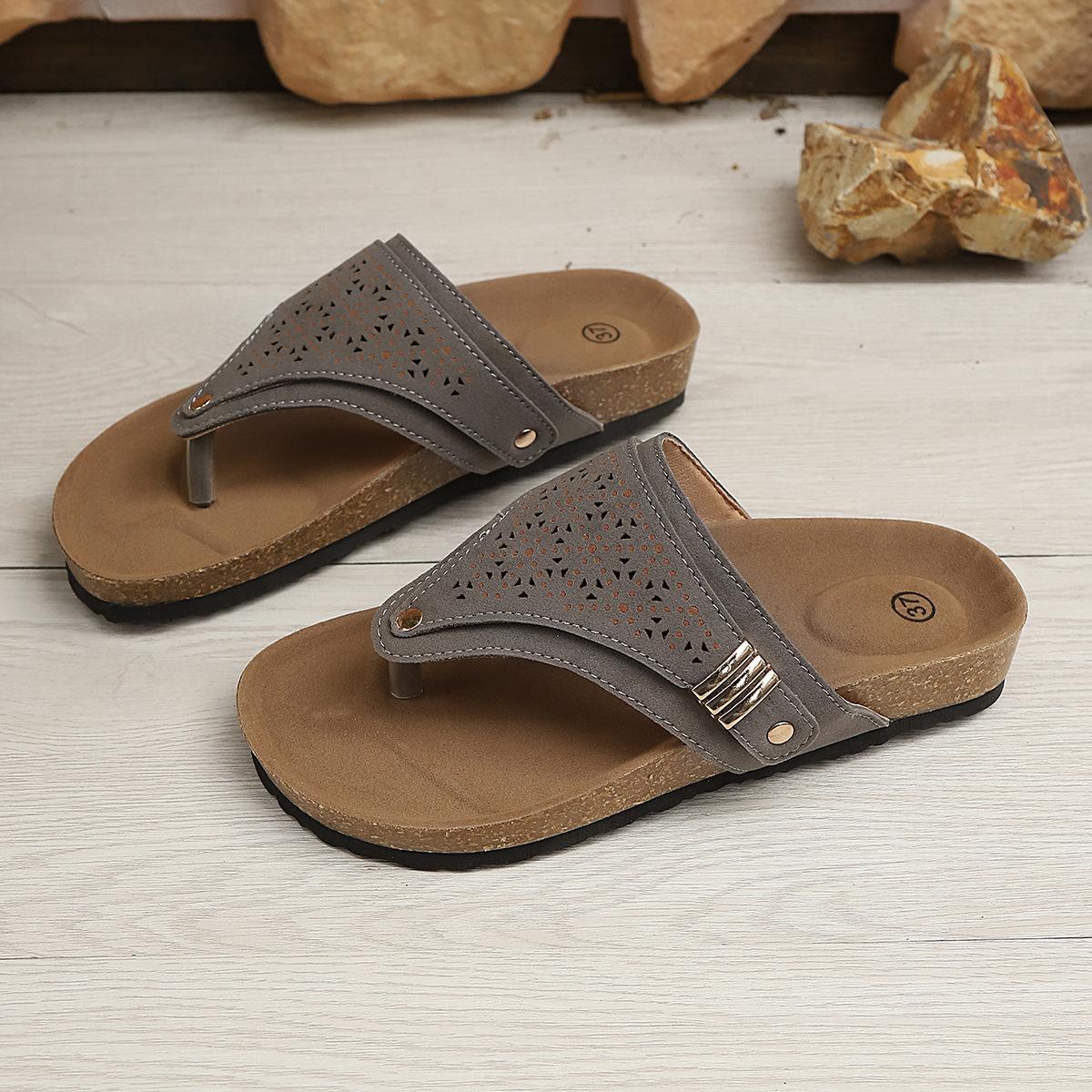 22 summer new large size thick-soled toe slippers hollow slope heel light beach cool slippers 43 серый 3090₽
