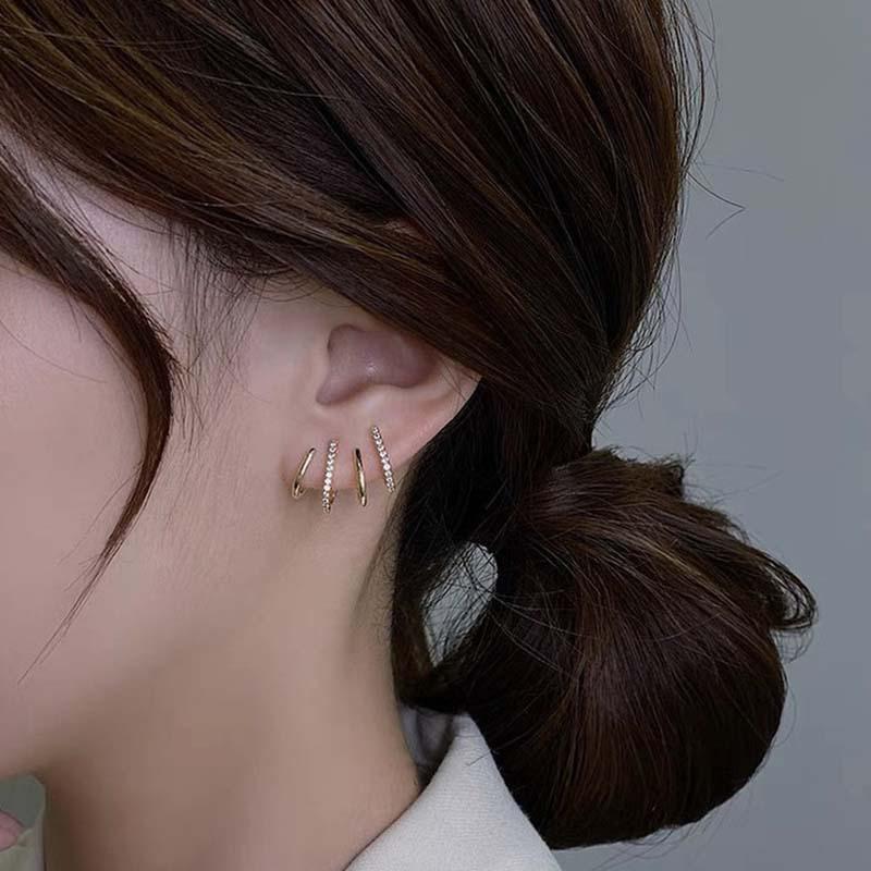 2022 Niche Design Four-Prong Zirconia Stud Earrings: Simple, Cool Style for Women