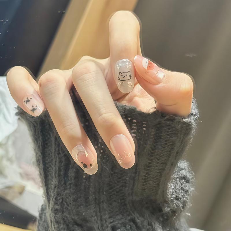 Student Wearable Nails: Cute Animal Style, Short & Versatile, Autumn/Winter Whitening Collection, Removable for Daily Use