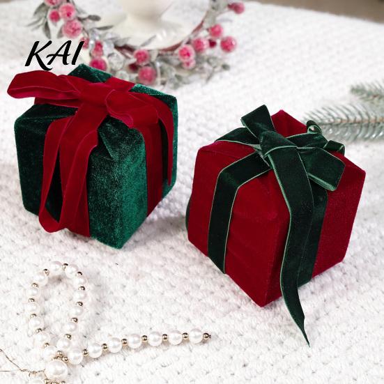 Xmas Holiday Table Decor Velvet Gift Box Christmas Tree Ornament, Square Shaped Hanging Seasonal Party Photo Props Decoration with Bow for Winter Home