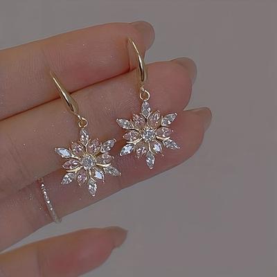 Stylish and Elegant Snowflake Christmas Earrings European and American Women's Earrings