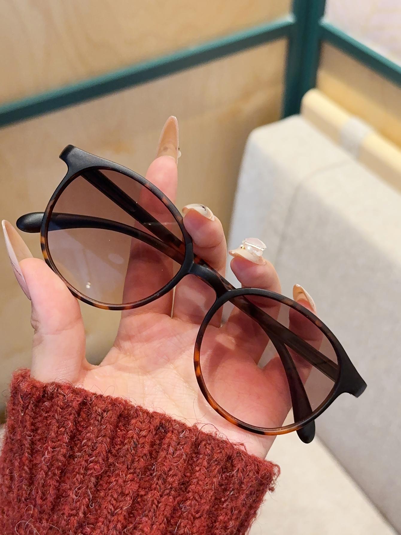 

1Pc Fashionable Round Frame Glasses Classic And Fashionable Basic Bean Flower Glasses High-Quality Pc Material Lightweight
