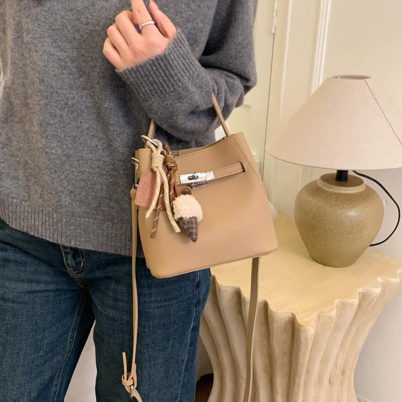 IELGY Ladies Messenger Bag Large Capacity Retro All-Match Bucket Bag