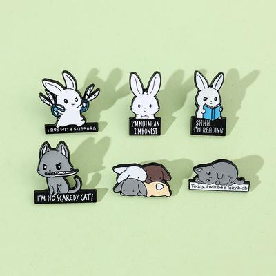 Insigne métallique créatif lapin hamster lapin prendre ciseaux broche en alliage épingle décoration