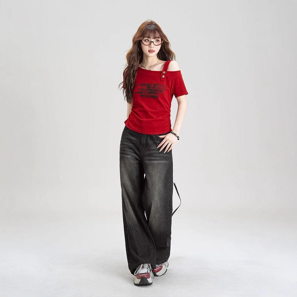 Women's Slim-Fit Spicy Girl One-Shoulder Letter Print Top, Short Sleeve, Fake Two-Piece, Perfect for Summer Commutes.