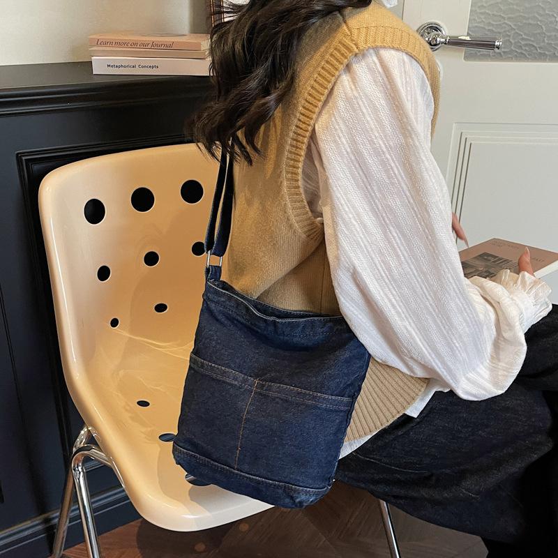 Large-capacity Portable Single-shoulder Crossbody Bag Handbag for Spring Fashion and Casual Wear for Women