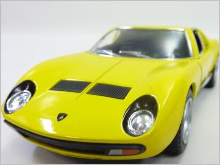 

Kinsmart Lamborghini Miura P400SV масштабная литая модель автомобиля 1/34 (желтый)