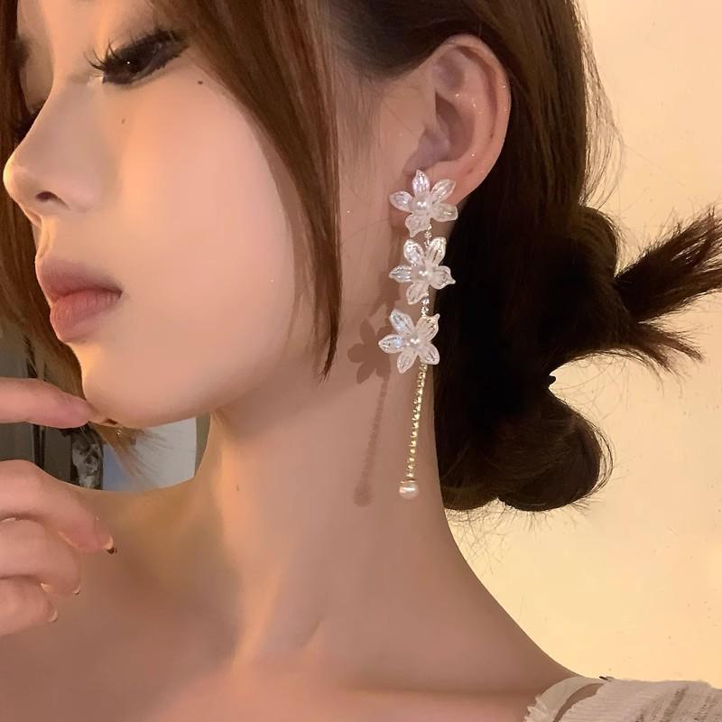 Spicy Girl Vibe: 2025 Sweet & Cool Niche Tassel Earrings - Chic & Slimming Long Design