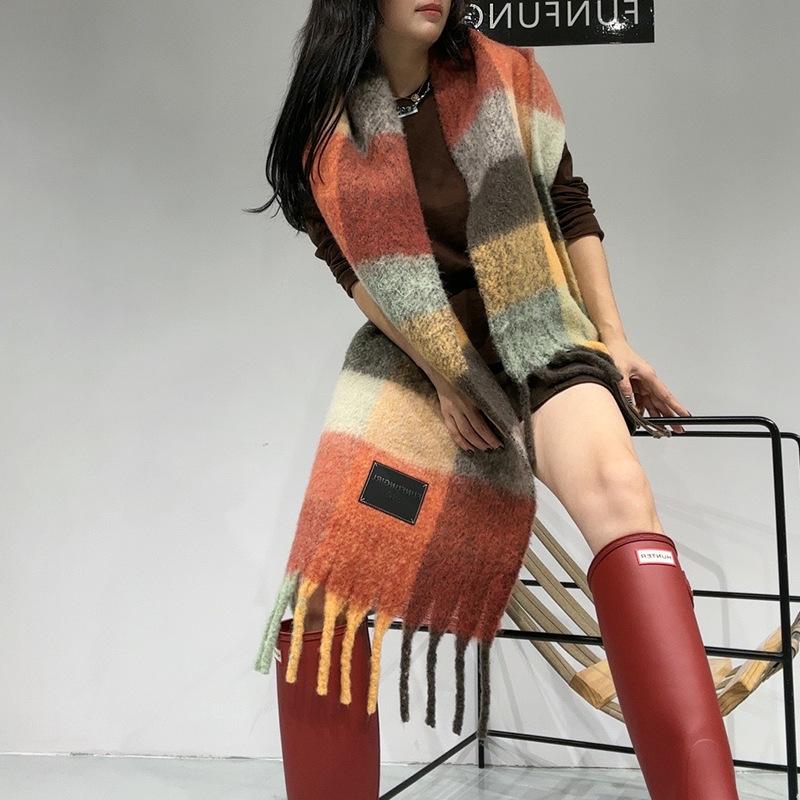 Niche design sense wool plaid contrasting color scarf women's autumn and winter warm scarf high-end tassel shawl