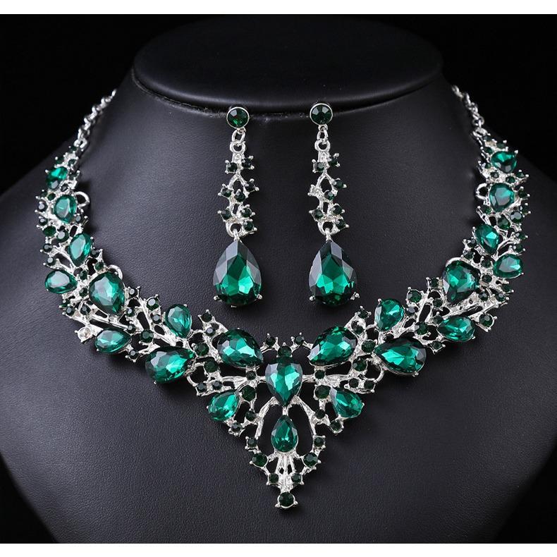 Accessories Exaggerated Vintage Necklace Set Female Luxury Crystal Banquet Dress Accessories Collarbone Chain
