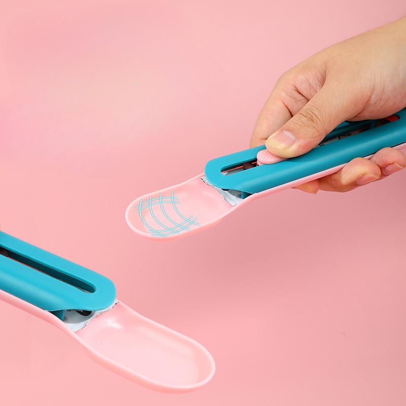 Pet Cat Stick Squeezing Spoon, A Convenient Feeding Tool Without Food Leakage. Pet Liquid Snack Cat Stick Squeezing Tool