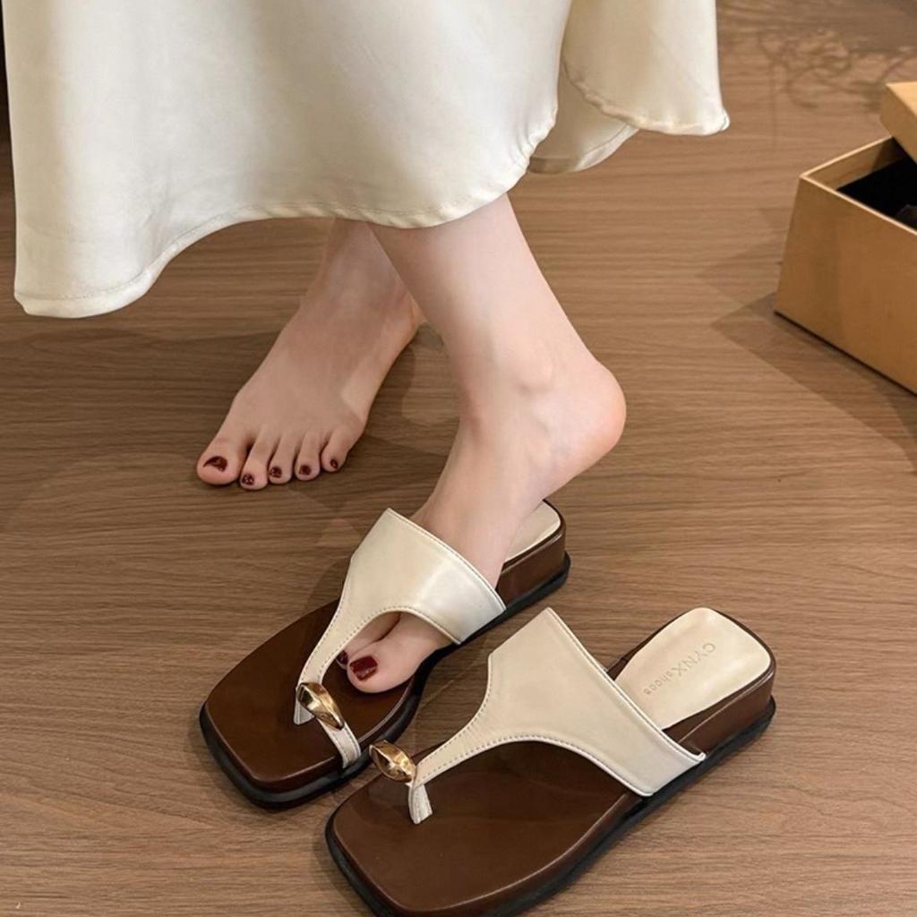 Pinch slippers women's summer outer wear 2025 new summer super fire French style with skirt flip-flops slope and cool slippers