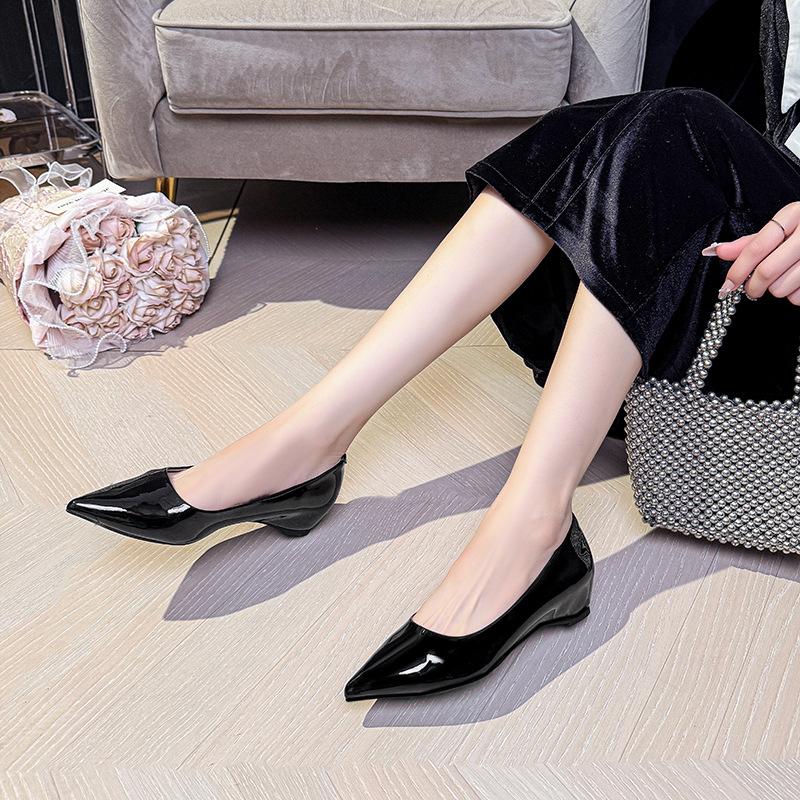 Black temperament commuter professional women's shoes pointed inner height increase women's shoes 2025 spring and autumn new French versatile flats