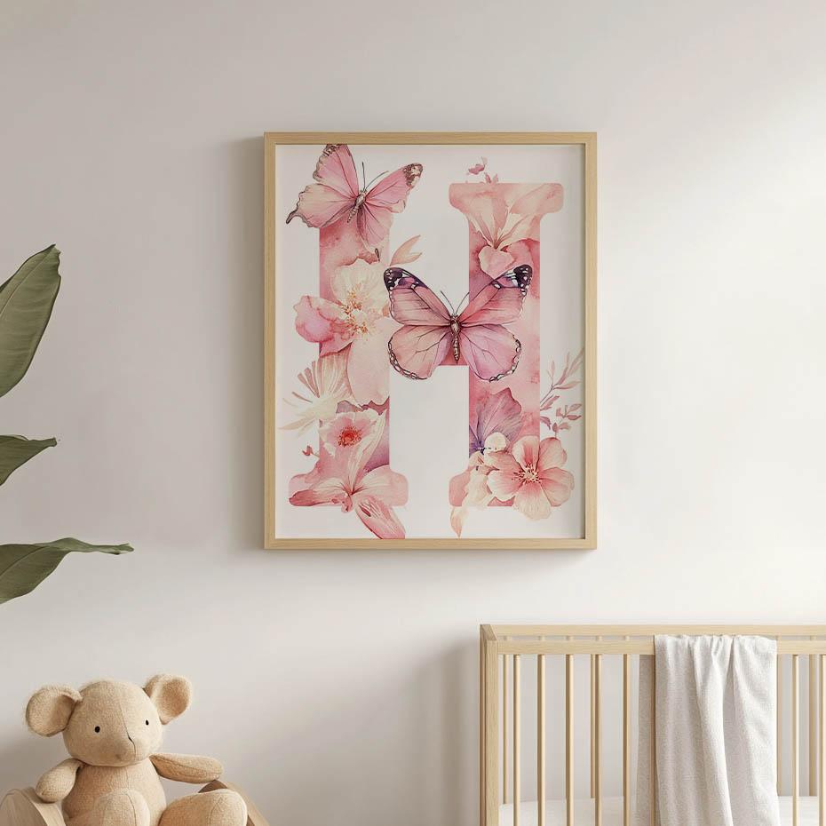 Plakat Romantyczna Litera H Z Kwiatów I Motyli Plakat Romantyczna Litera H Z Kwiatów I Motyli, 50X70 Cm, Rama Aluminiowa Czarna, Papier Matowy 230 Gsm