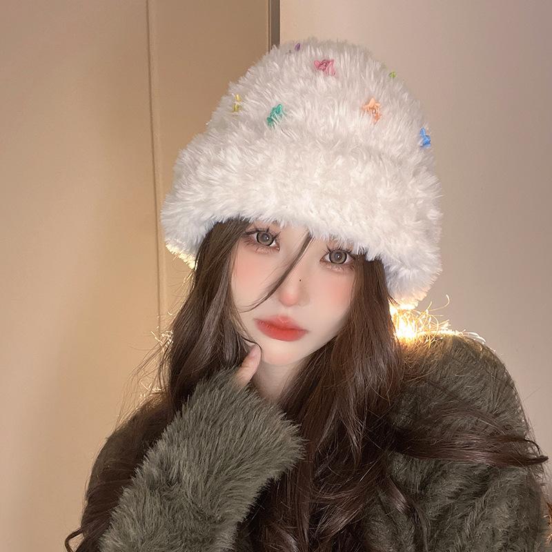 

Женская осенне-зимняя корейская версия шерстяной шапки, подчеркивающая лицо, маленькая теплая плюшевая шапка, корейская версия, для большой головы, с защитой ушей, вязаная шапка M（56-58cm）