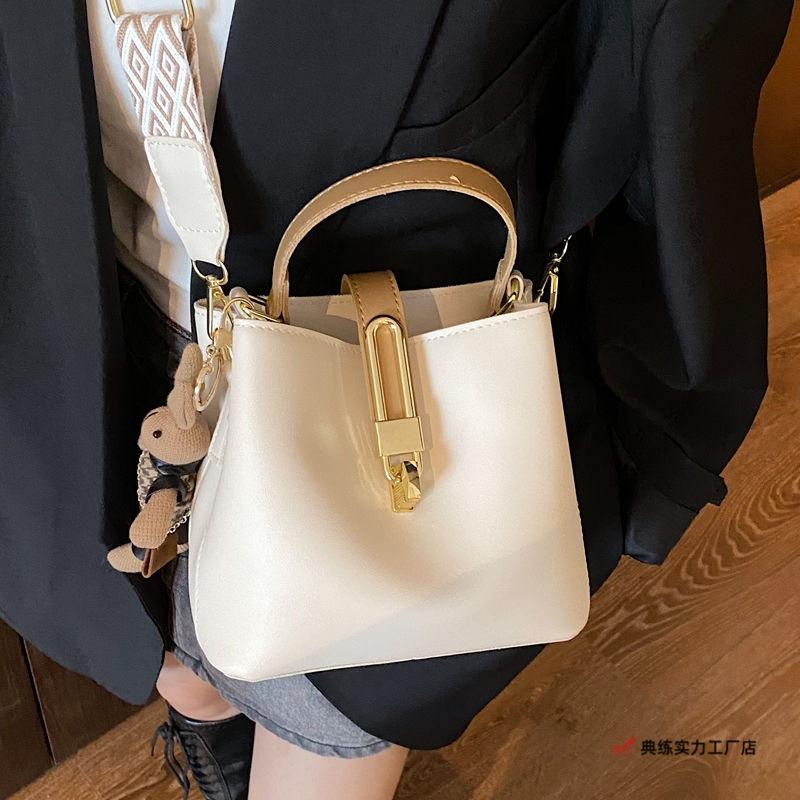 Premium Textured Small Bag Women's Summer New French Fashion Shoulder Bag Versatile Portable Messenger Bucket Bag