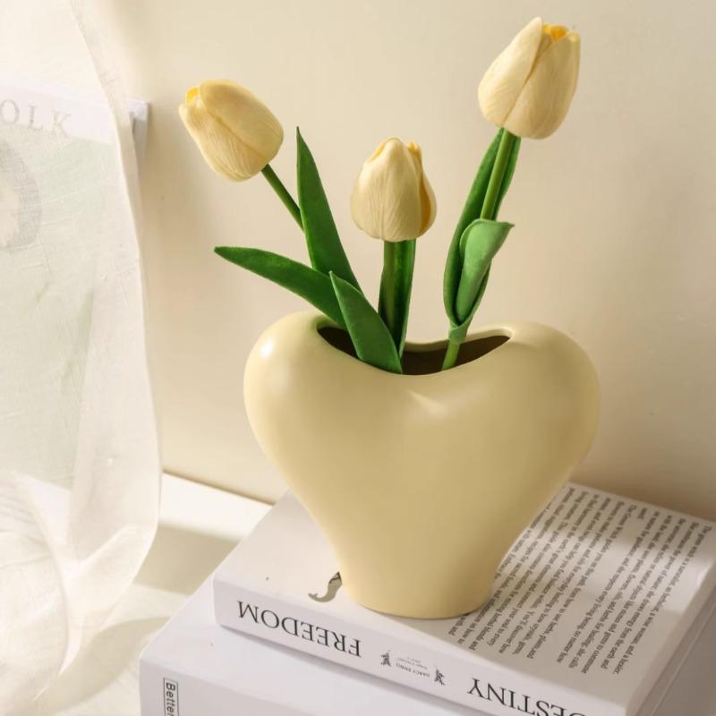 European Heart Shaped Ceramic Vase Delicate Hydroponic Flower Arrangement Container Room Dining Table Love Vase Home Decoration