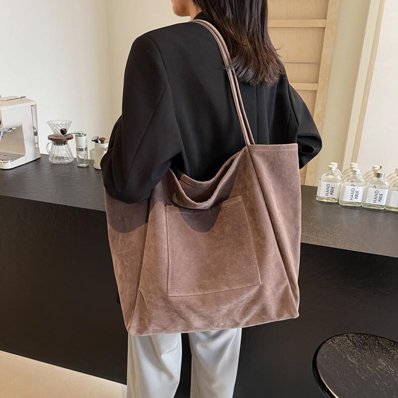 Женская сумка через плечо большой емкости — фото 5