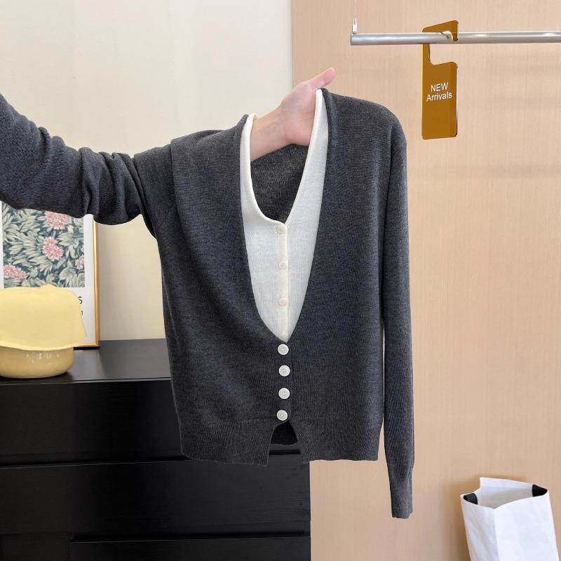 Early autumn women's fake two fashionable and comfortable contrasting color knitted cardigan tops