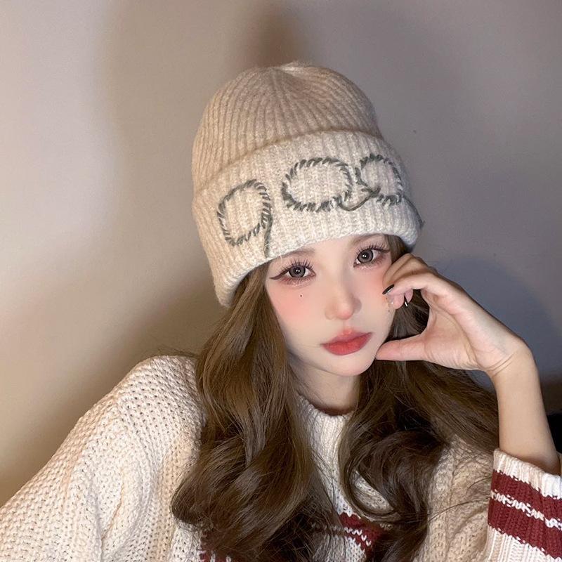 

New fashion hat female cute versatile pullover cold hat showing a small face cold protection ear protection knitted hat M（56-58cm）