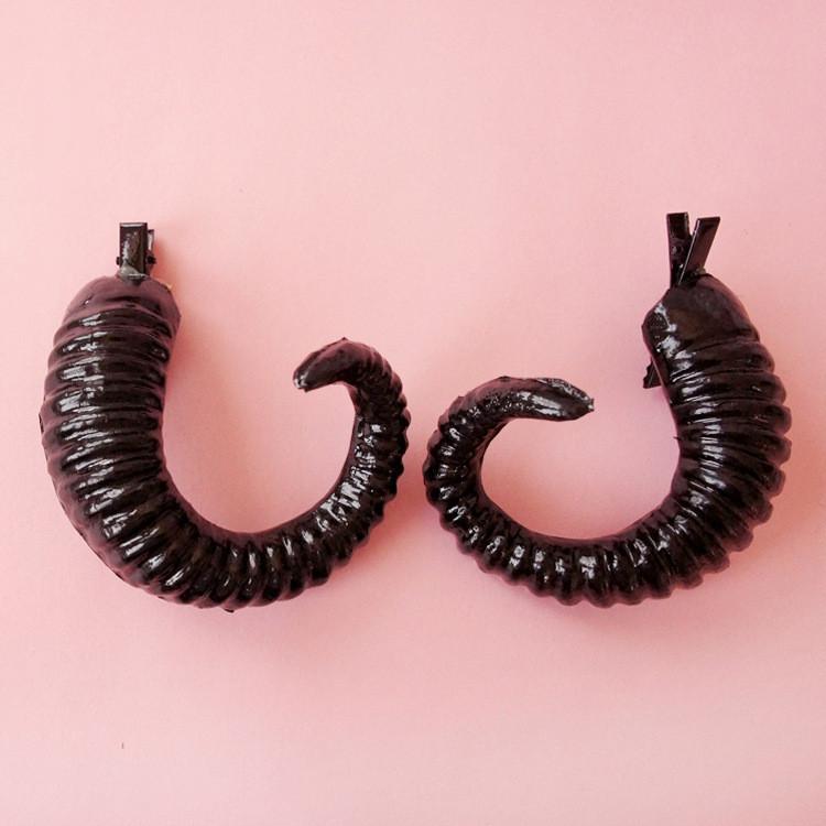 Chic Sheep Horn Hair Clips With Gorgeous White And Black Rose Accents For Fashion Lovers