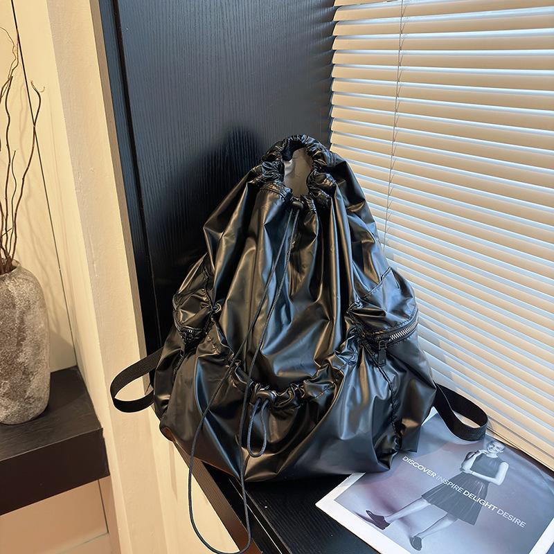 2024 neuer plissierter Damen-Freizeitrucksack mit Kordelzug, leichter Reiserucksack mit großem Fassungsvermögen in Silber für Damen