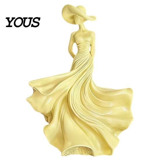 Accenti per la Casa Nordica Statua di Donna, Scultura Artistica in Resina per Decorazione di Soggiorno, Mensola, Statuetta Femminile Moderna, Pezzo con Cappello a Tesa Larga Regalo per Inaugurazione Casa