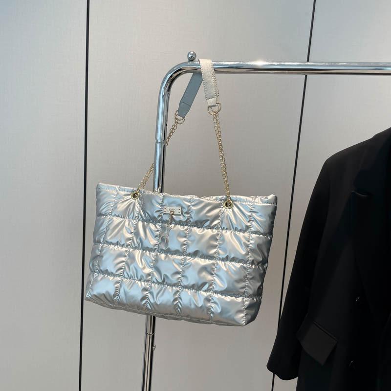

Stylish Medium Sized Quilted Tote Bag With Single Shoulder Strap For Everyday Use срібний