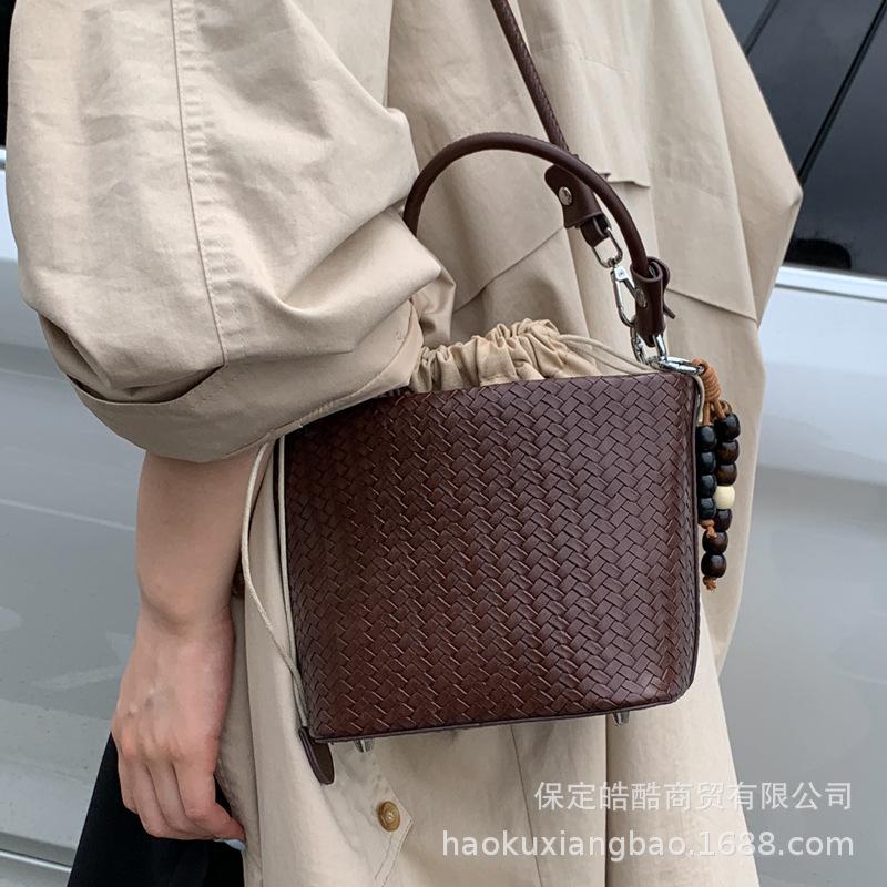 This Year's Popular Bag Women's 2025 New Summer Retro Niche Design Messenger Bag Portable Bucket Bag