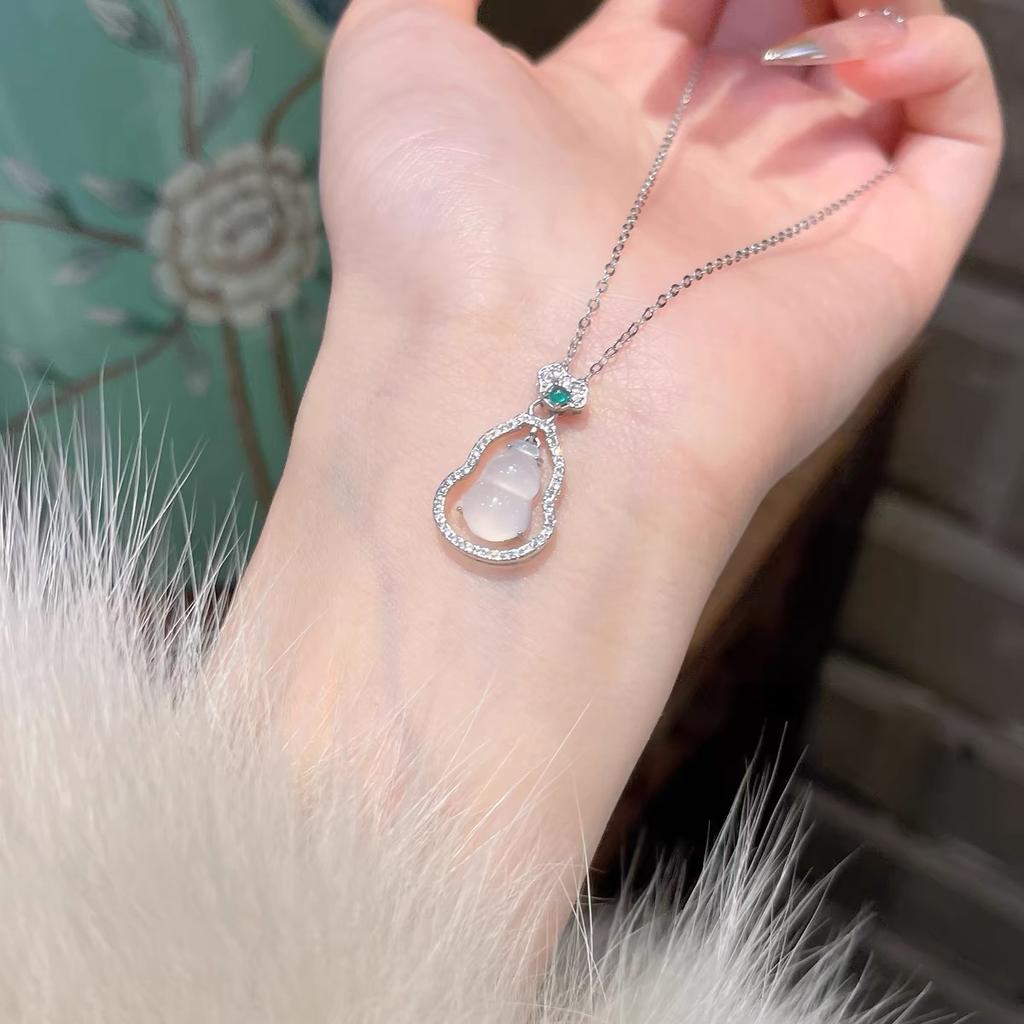 New Chinese Natural White Ice Chalcedony Gourd Necklace Women's Pendant Inlaid with Green Agate Celebrity Fashion Collarbone Chain Gift 2026