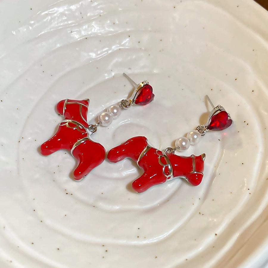 Luxury Silver Diamond-Inlaid Red Flower Pearl Stud Earrings: Elegant Design with a Fashionable Flair