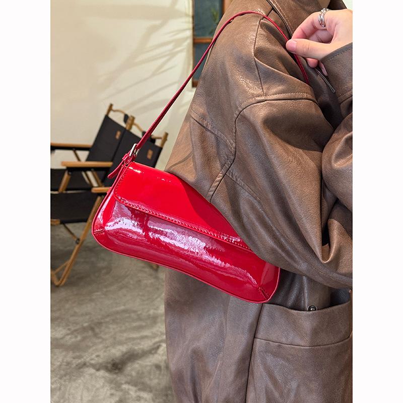 Korean version ins patent leather underarm shoulder bag 2025 new fashion simple commuter baguette bag premium handbag