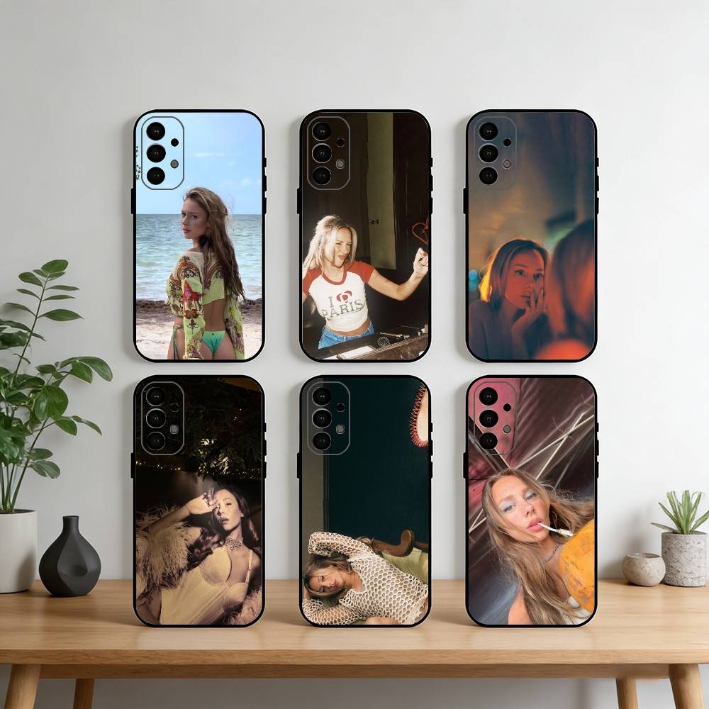 Ester Exposito Phone Case For Samsung S25,S24,S21,S22,S23,S30,Ultra,S20,Plus,Fe,Note,10,9,5G Black Cover