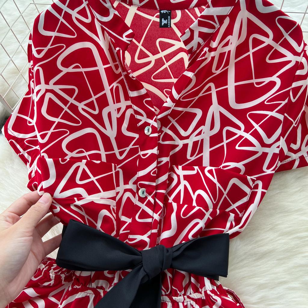 Letní dámské tištěné midi šaty s vintage výstřihem do V, krátkým rukávem a vysokým pasem, áčkové, jednořadé, ležérní šněrovací šaty