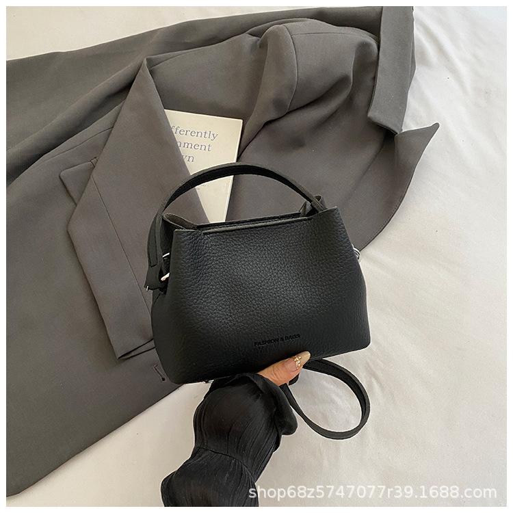 Korean Version of Fashion Bucket Bag 2025 New Trend Versatile Women Crossbody Niche Popular Super Fire Shoulder Bag