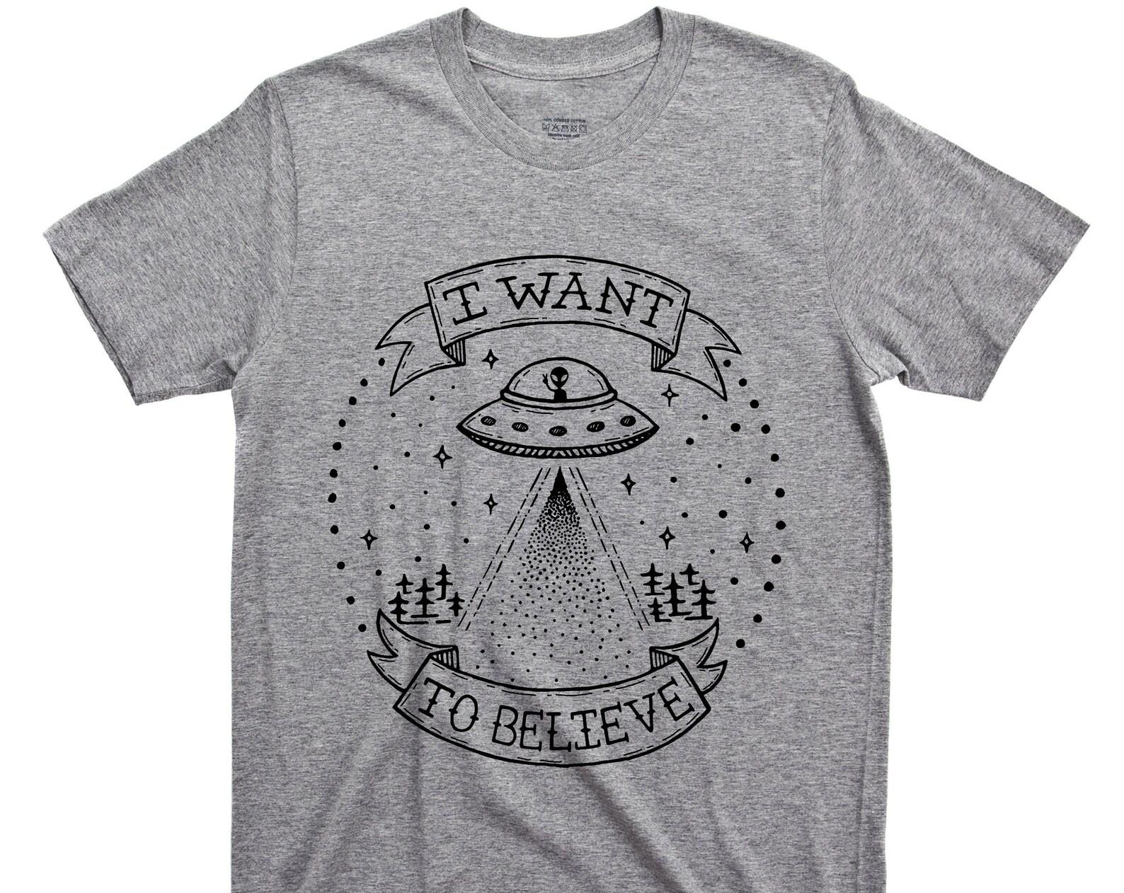 Alien I Want To Believe T Shirt - UFO Abduction Extraterrestrial Outer Space Stars Comets Moons Planets Graphic TShirt XL