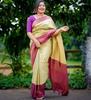 Krásné zlaté Jari s novým designem Soft Lichi Silk Saree